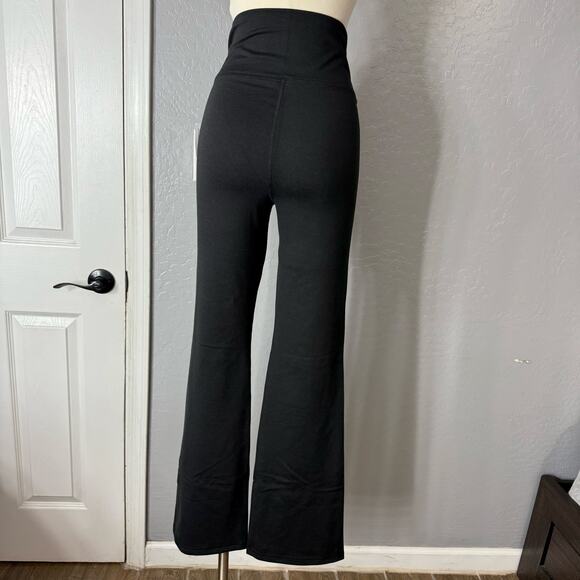 Old Navy Extra High-Waisted CloudComfy Boot-Cut Leggings, Medium - Picture 3 of 5
